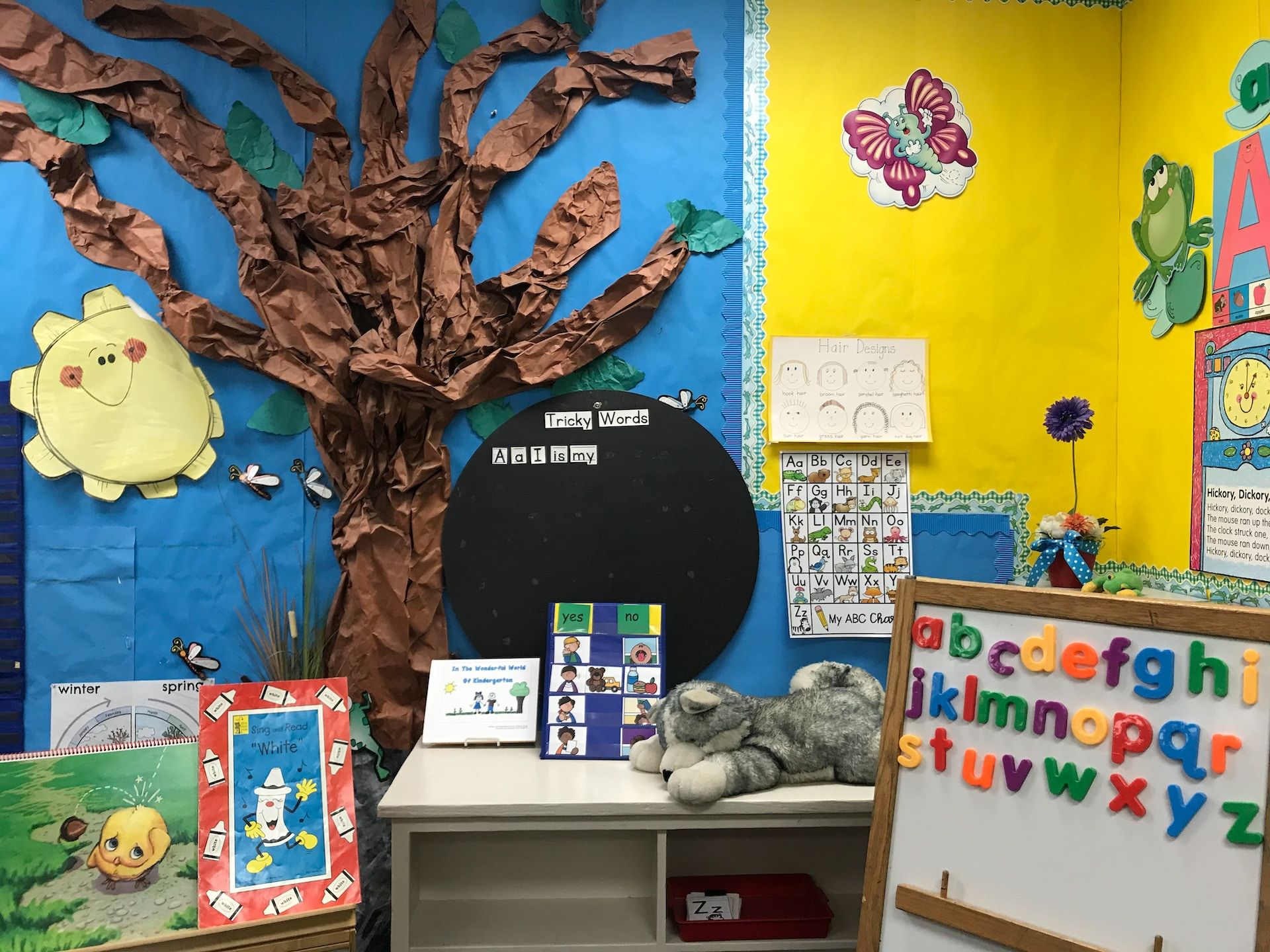 A elementary classroom design displaying student projects
